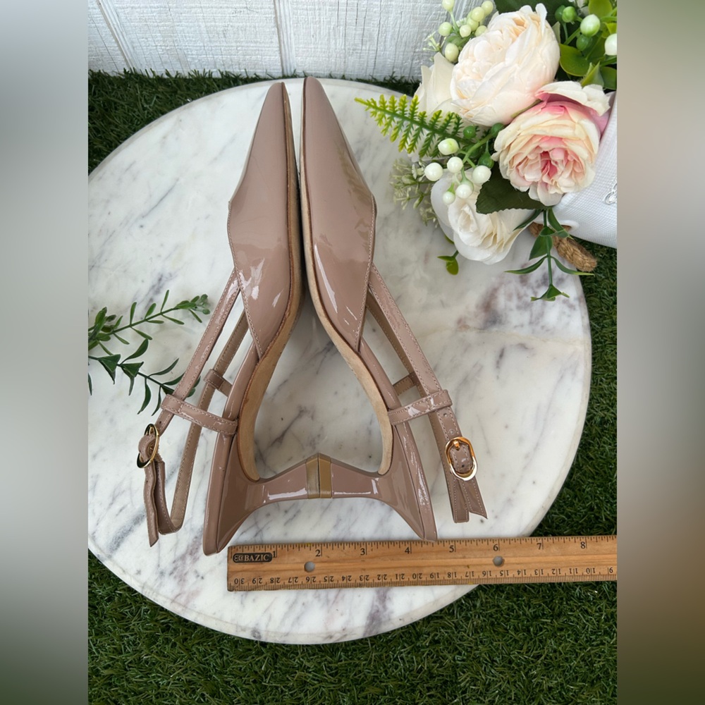 Stuart Weitzman
Vinnie Patent Kitten Slingback Pumps
$525
50mm BEIGE 6.5B NEW - Picture 15 of 16